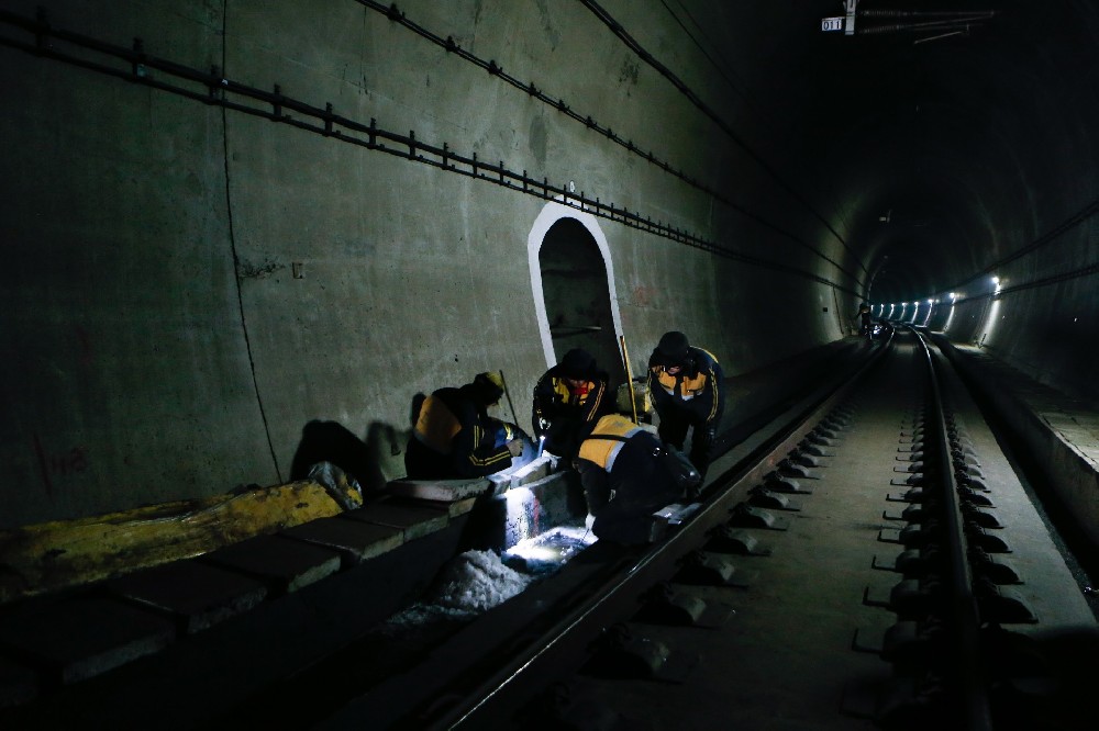 北镇铁路运营隧道病害现状